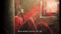 Fille dans le couloir